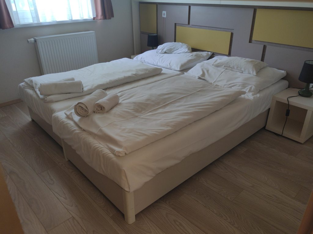 Harkány Dráva hotel apartman ágy