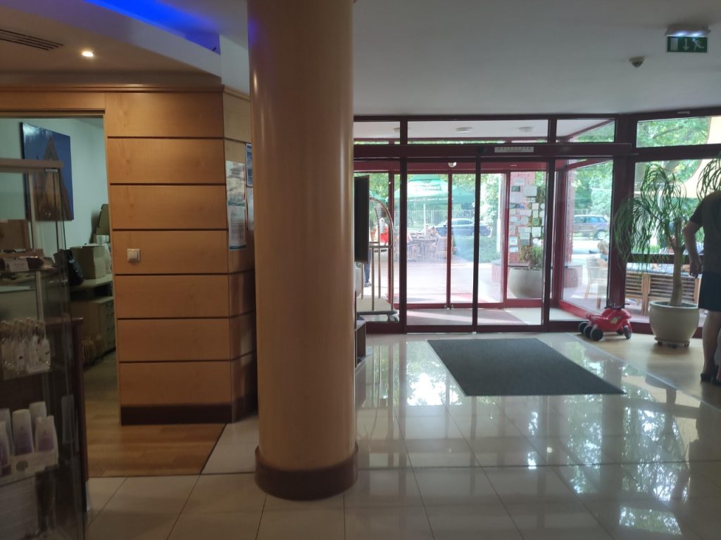 Harkány Dráva hotel bejárat