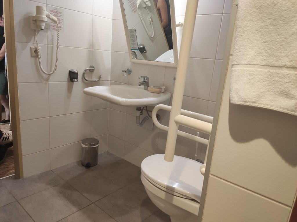 Harkány Dráva hotel szobák mosdó