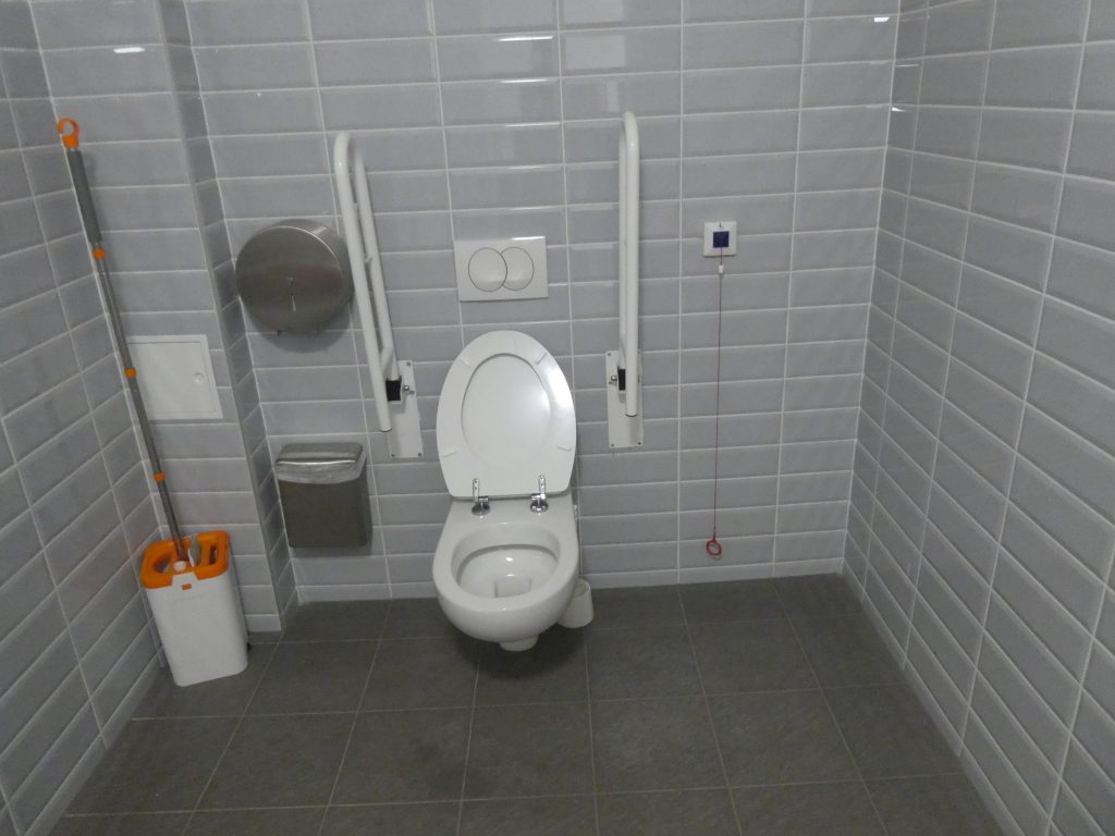Vásárcsarnok akadálymentes WC közeli