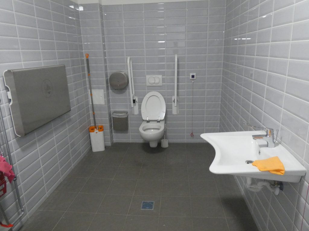 Vásárcsarnok akadálymentes WC teljes 2.