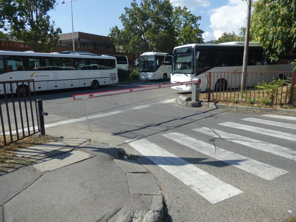 Vásárcsarnok buszmegállóhoz K